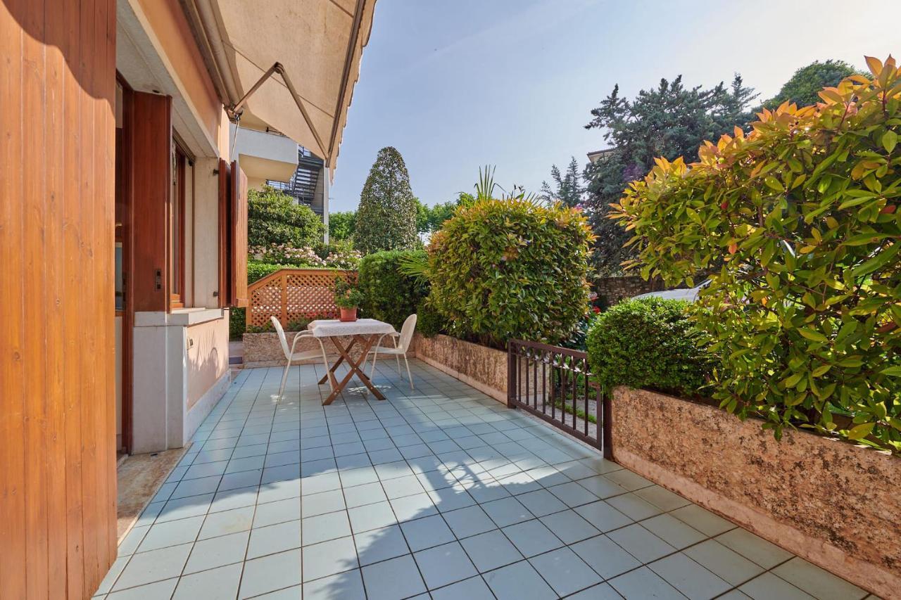 Front Lake Studio With Loft Bed And Pool Bardolino Exteriér fotografie