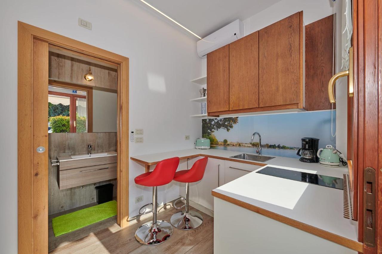 Front Lake Studio With Loft Bed And Pool Bardolino Exteriér fotografie