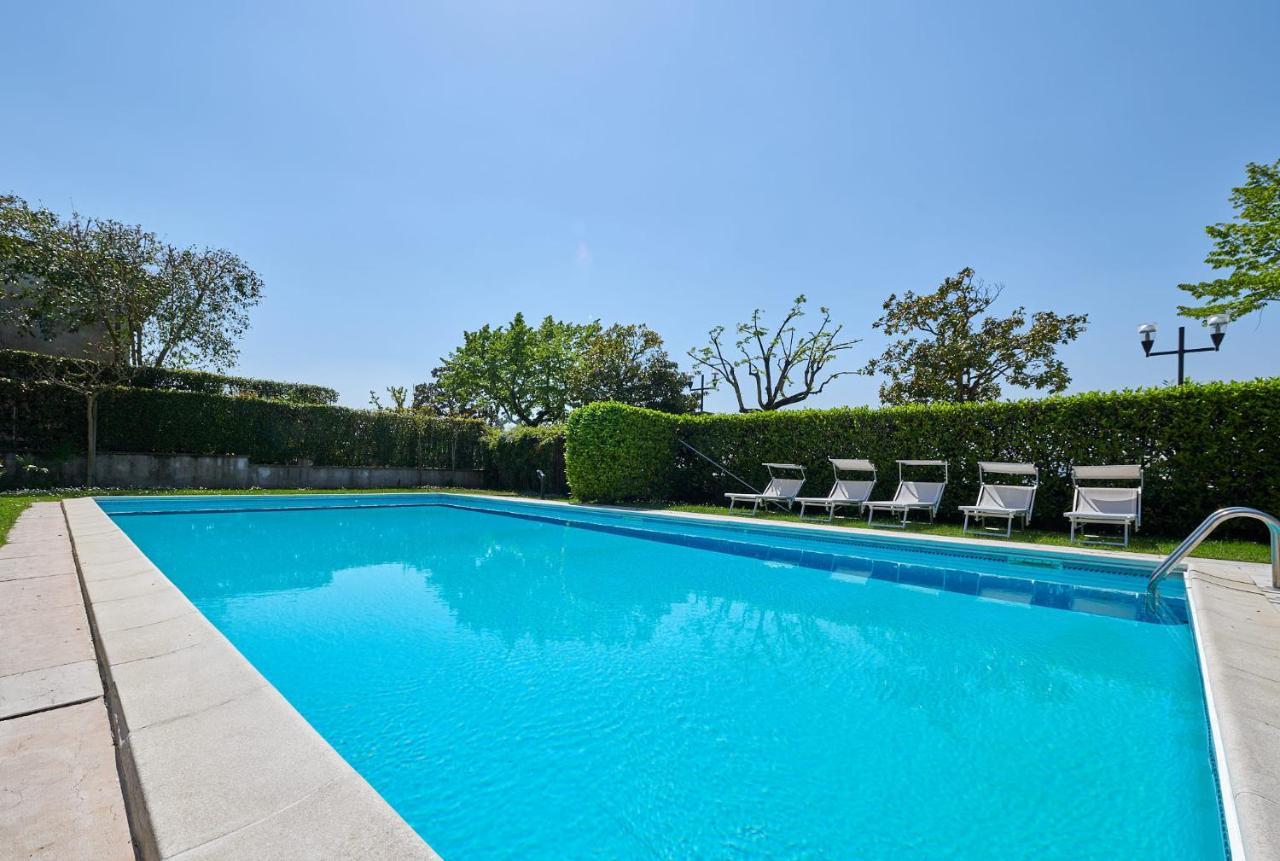 Front Lake Studio With Loft Bed And Pool Bardolino Exteriér fotografie