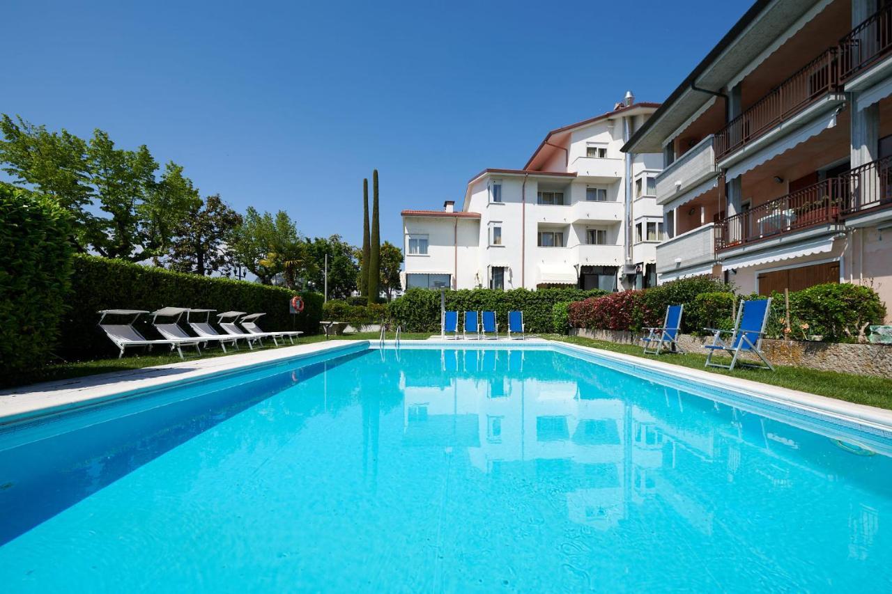 Front Lake Studio With Loft Bed And Pool Bardolino Exteriér fotografie