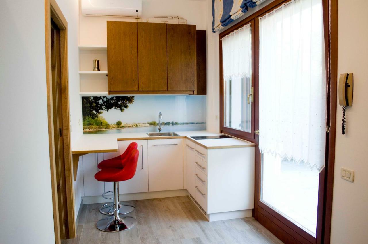 Front Lake Studio With Loft Bed And Pool Bardolino Exteriér fotografie