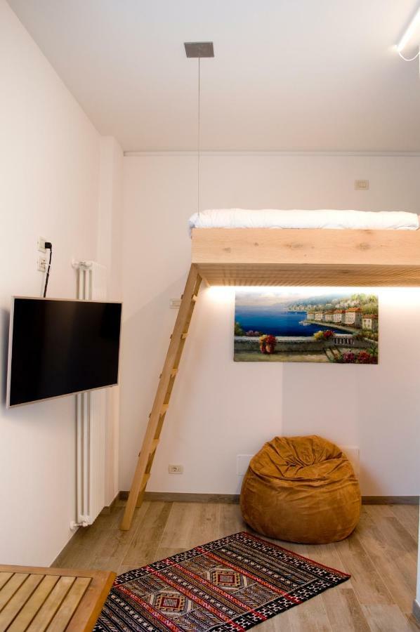 Front Lake Studio With Loft Bed And Pool Bardolino Exteriér fotografie