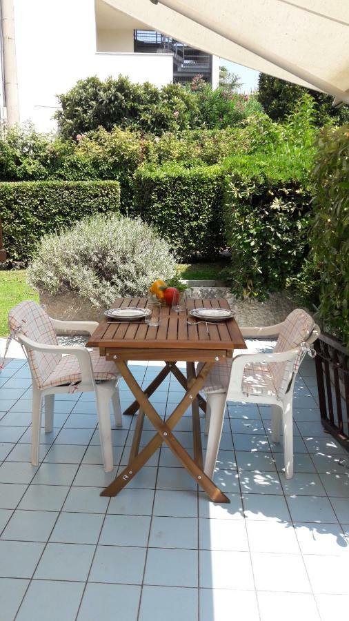 Front Lake Studio With Loft Bed And Pool Bardolino Exteriér fotografie